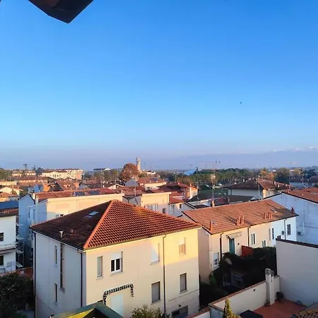 Attico Leonardo, A Due Passi Da Centro E Stazione شقة *